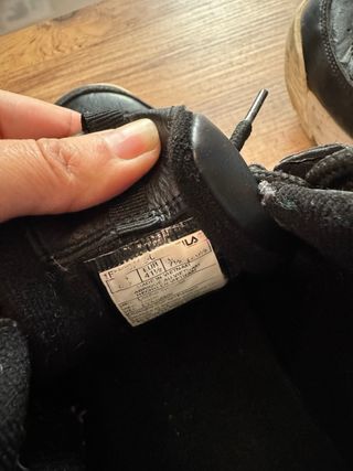 Zapatillas Fila Negras y Blancas