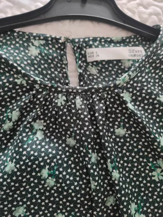 Blusa satinada estampada