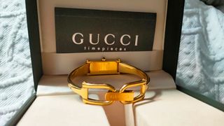 Reloj Gucci 1500L Dorado con Caja Original