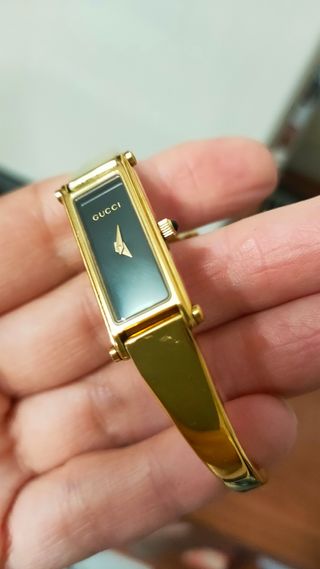 Reloj Gucci 1500L Dorado con Caja Original