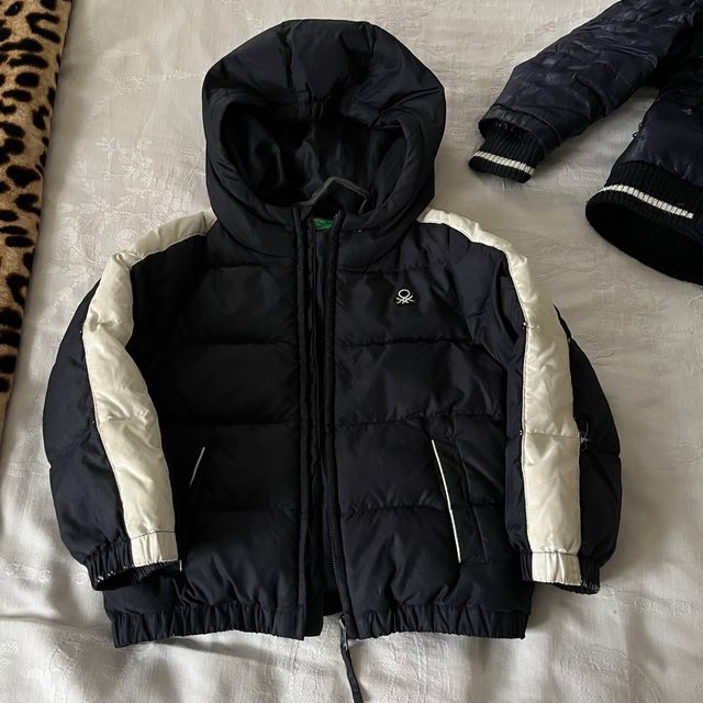 Chaqueta de plumas  azul . Para niño United Colors