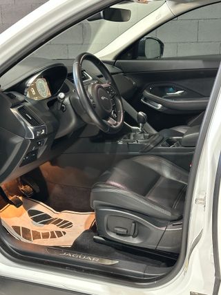 Jaguar E-Pace Jaguar E-Pace 2.0D 110kW R-Dynamic