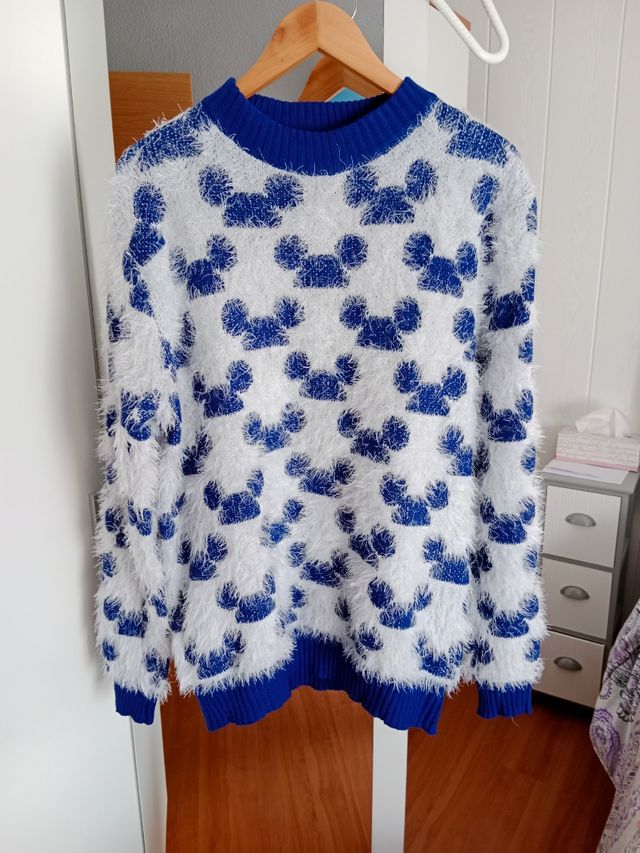 Jersey blanco y azul con estampado