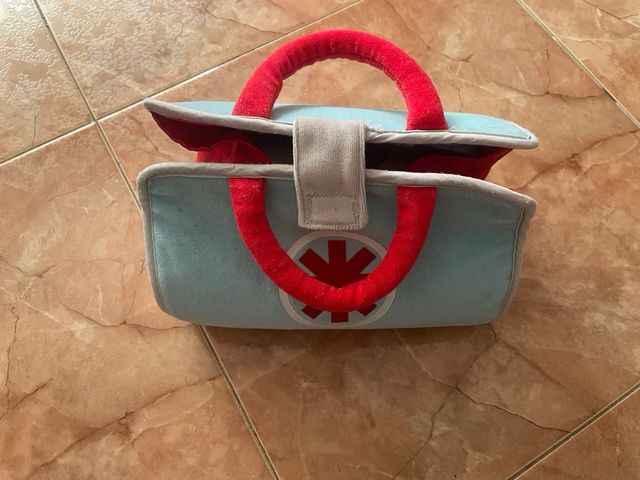Kit medico giocattolo con valigetta blu e accessori