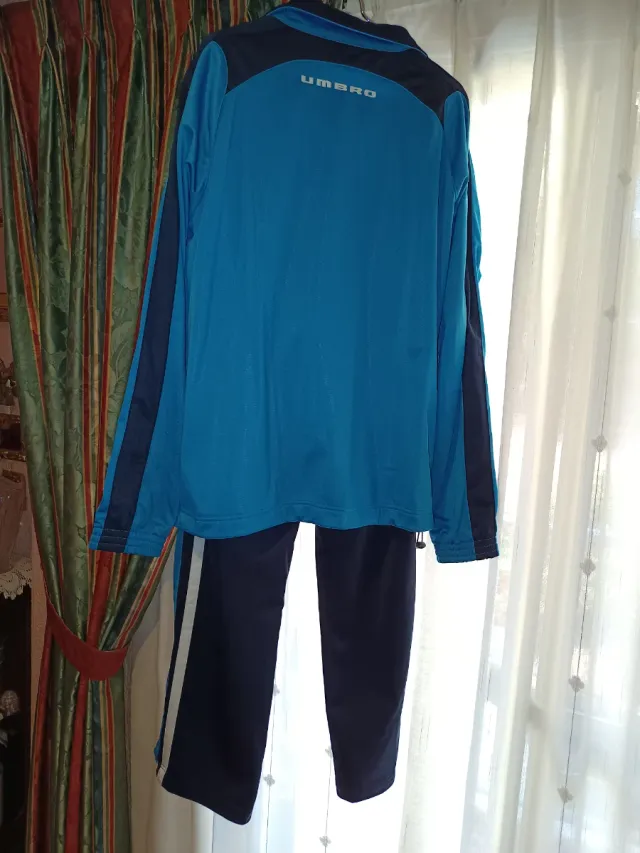Chándal Umbro Azul y azul marino
