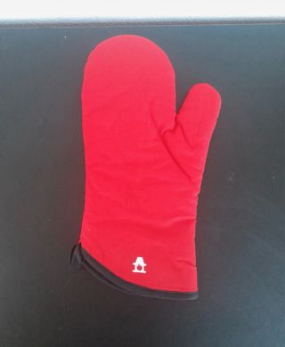 Guanto da forno rosso in tessuto