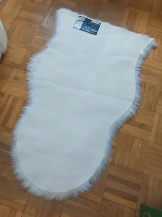 Alfombra de lana blanca