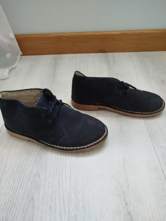 Botines de ante azul y marrón