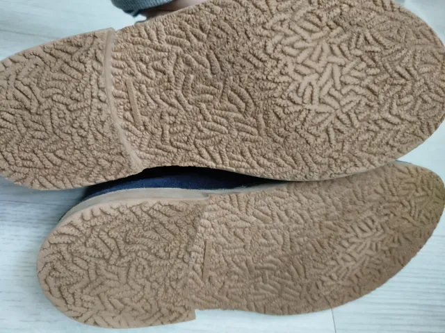 Botines de ante azul y marrón