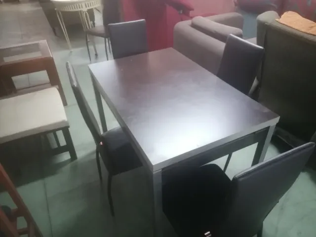 Mesa de comedor moderna