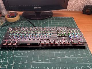 Teclado Mecánico YINQIAO Retro RGB