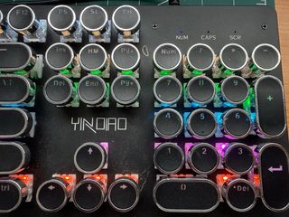 Teclado Mecánico YINQIAO Retro RGB