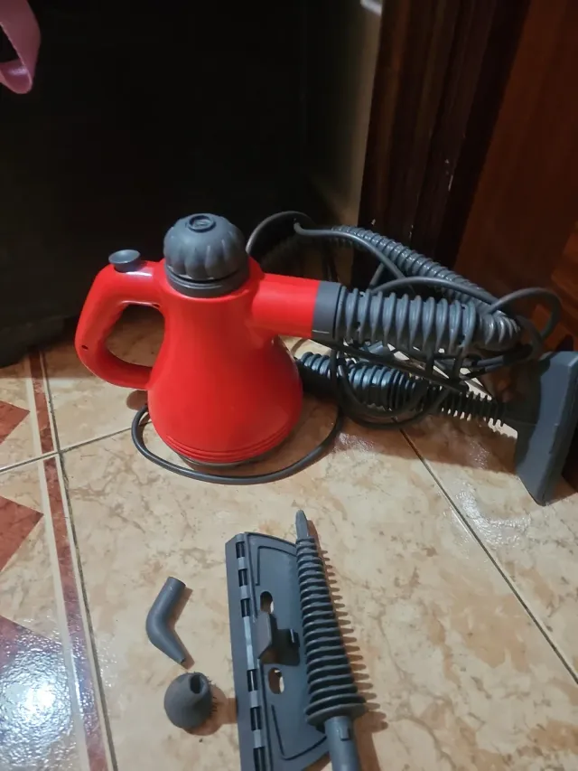 Vaporeta Limpiadora a Vapor Roja