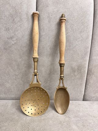 Cucchiai da servire vintage in bronzo e legno