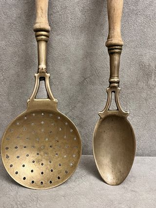 Cucchiai da servire vintage in bronzo e legno