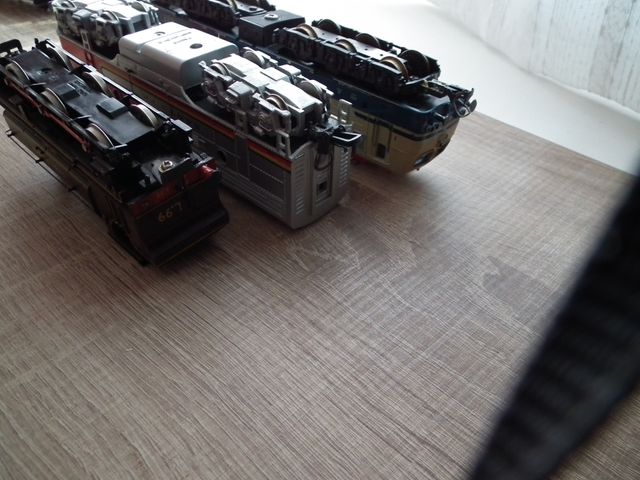 Lote H0: 3 locomotoras y 4 vagones