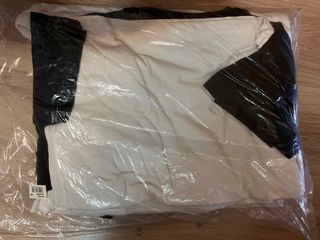 Ropa variada,precio por unidad  TODO 5€ GORRAS 2€