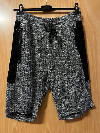 Ropa variada,precio por unidad  TODO 5€ GORRAS 2€