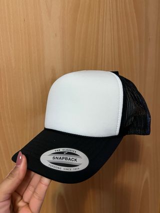 Ropa variada,precio por unidad  TODO 5€ GORRAS 2€