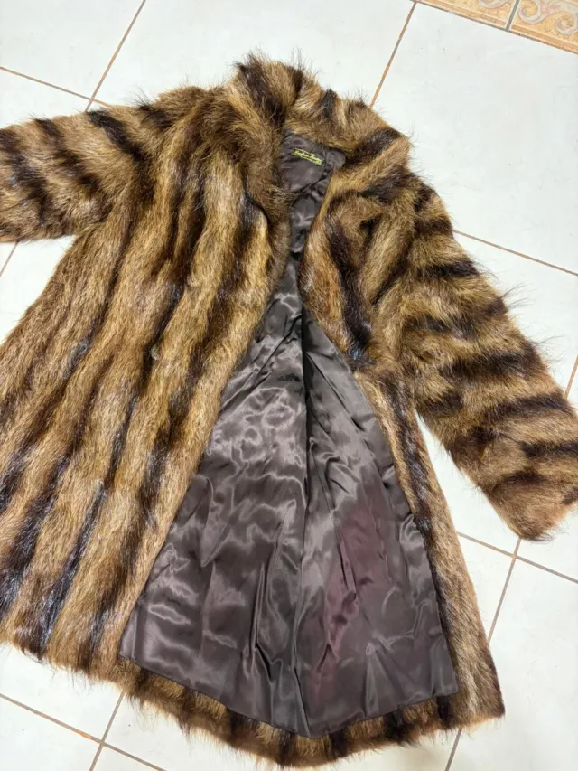 Pelliccia lunga marrone e multicolore