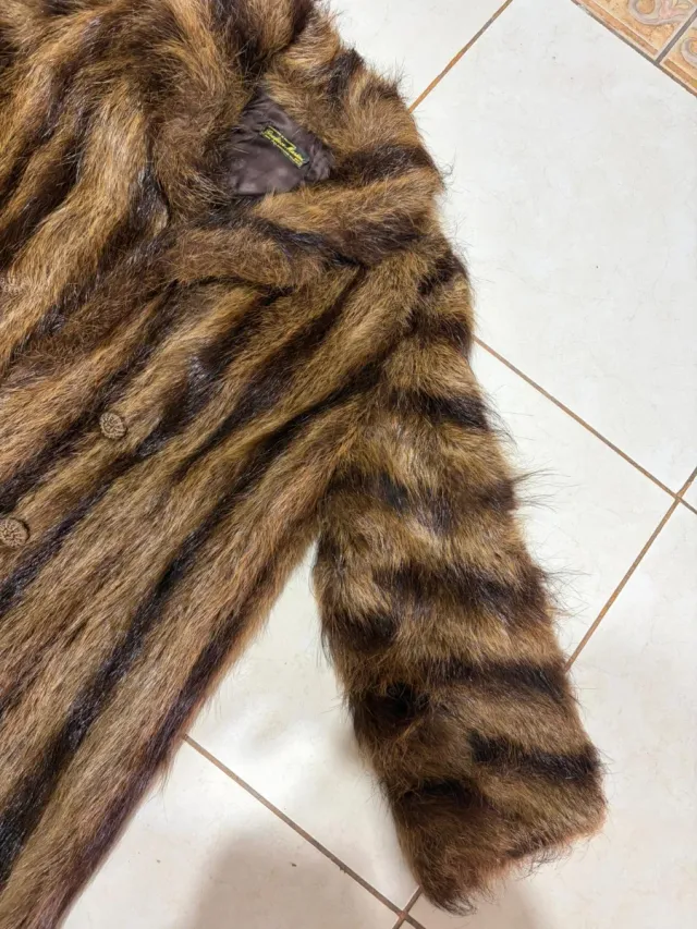 Pelliccia lunga marrone e multicolore