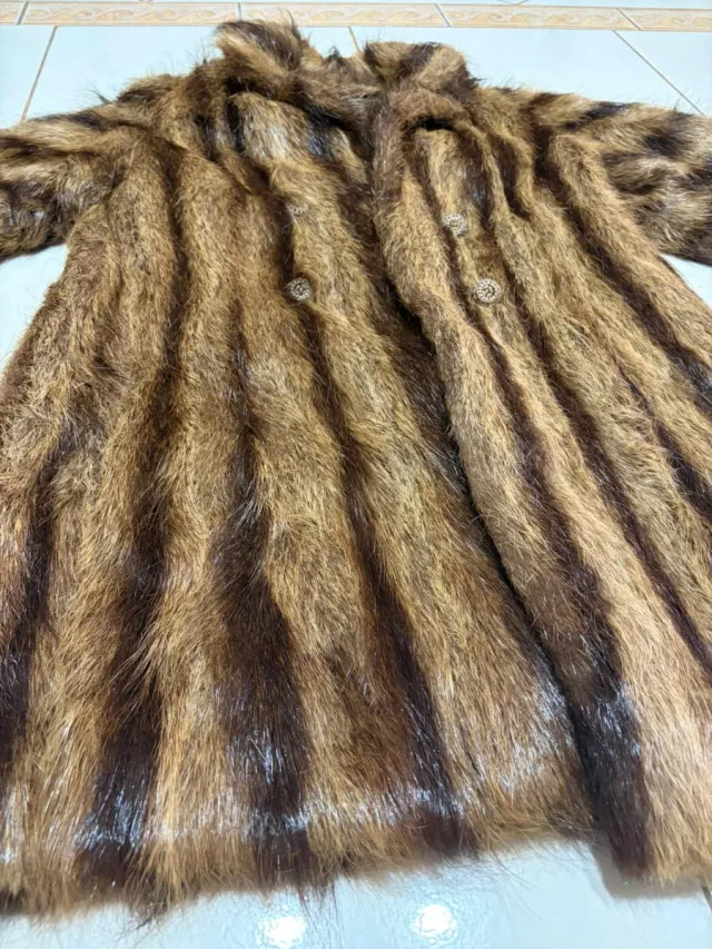 Pelliccia lunga marrone e multicolore