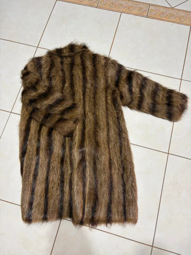 Pelliccia lunga marrone e multicolore