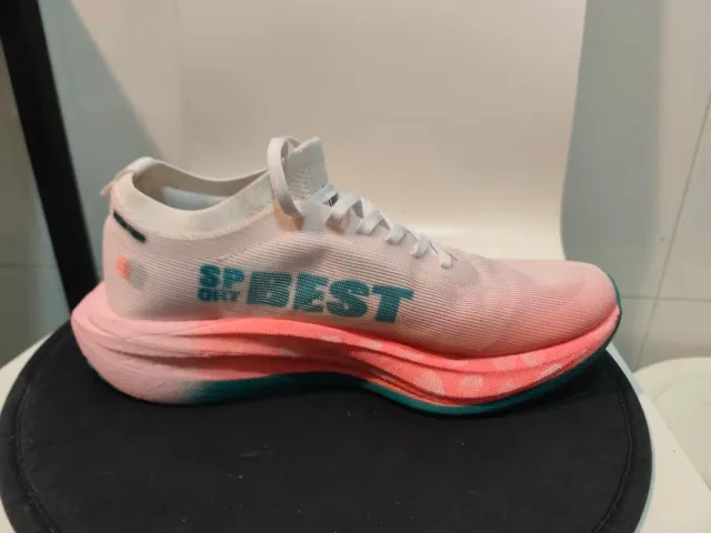 Zapatillas running naranja y rosa