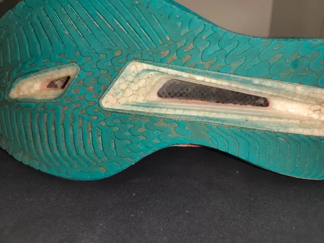 Zapatillas running naranja y rosa