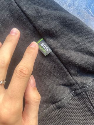 Sudadera Hugo Boss Negra Logo Rojo Vintage