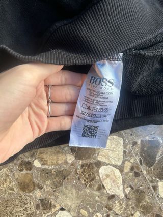 Sudadera Hugo Boss Negra Logo Rojo Vintage