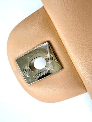 Bolso Chanel Classic Flap Beige Dorado