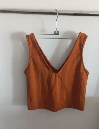 Top naranja de canalé