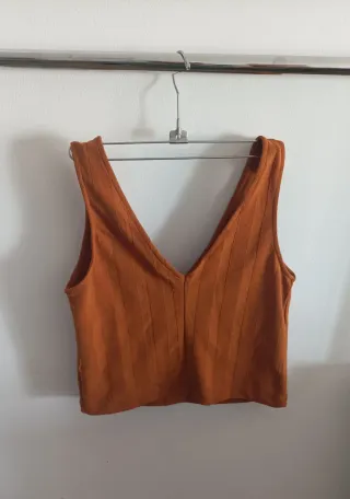 Top naranja de canalé