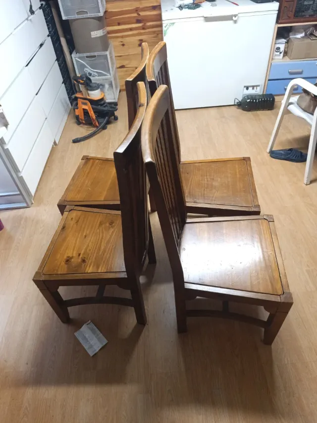 Sillas de madera maciza