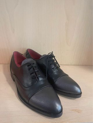Zapatos de vestir negros y plateados talla 38