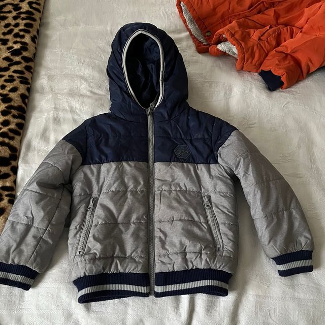 Chaqueta  Gris/ azul.  niño 4-5 años