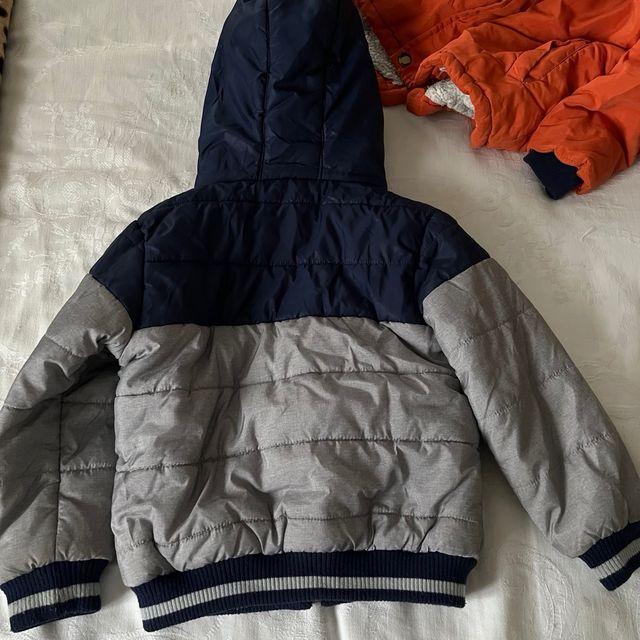 Chaqueta  Gris/ azul.  niño 4-5 años