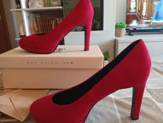 Zapatos de tacón rojos Piccola Piu