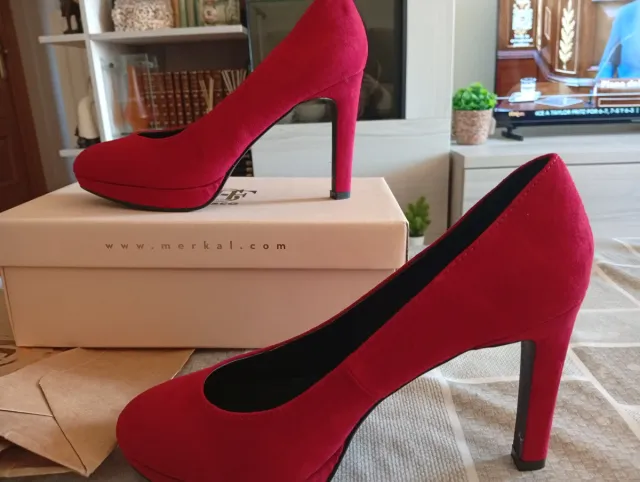 Zapatos de tacón rojos Piccola Piu