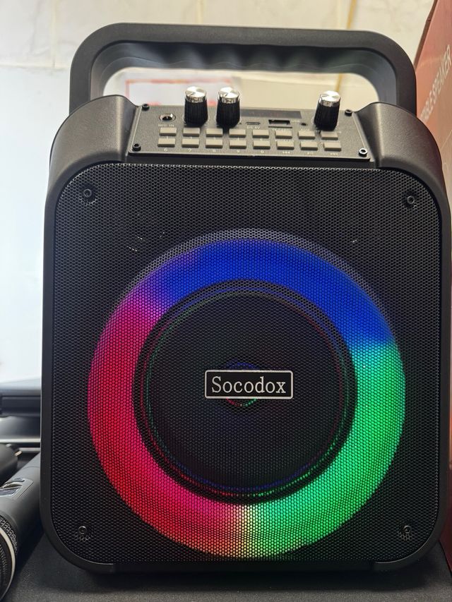 Máquina Karaoke Socodox Negra con Luces LED