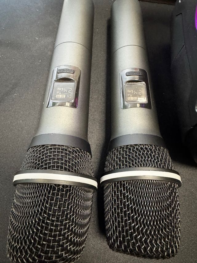 Máquina Karaoke Socodox Negra con Luces LED