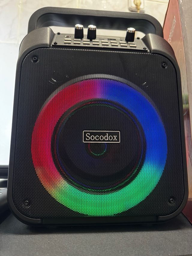Máquina Karaoke Socodox Negra con Luces LED