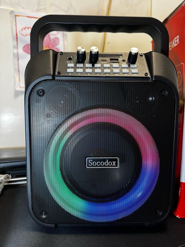 Máquina Karaoke Socodox Negra con Luces LED