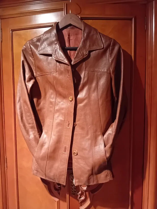 Chaqueta de cuero marrón