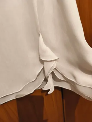 Blusa de mujer con bordado floral