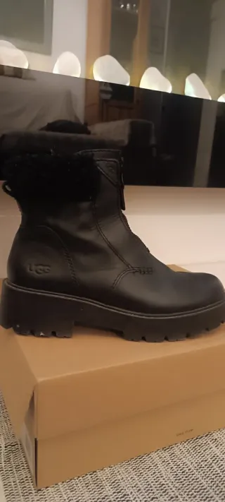 Botines UGG de Piel Negros