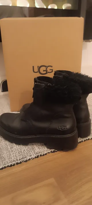 Botines UGG de Piel Negros