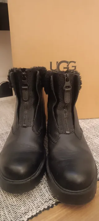 Botines UGG de Piel Negros