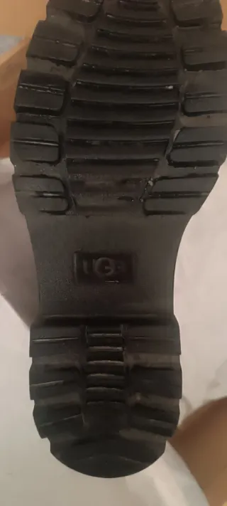 Botines UGG de Piel Negros